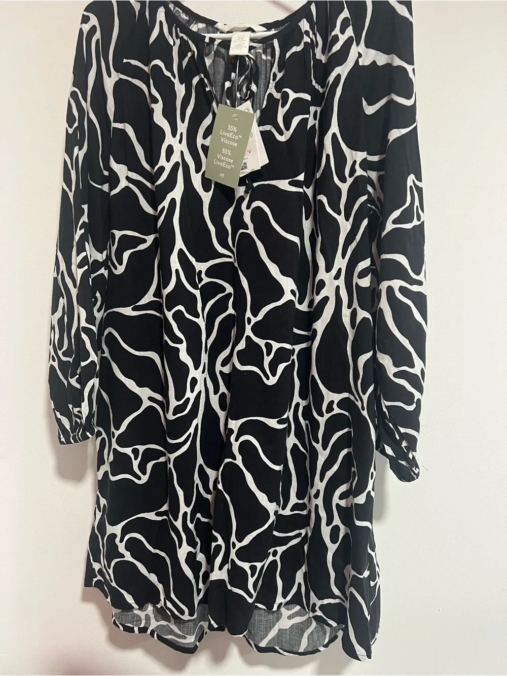 H&M Black and White Abstract Print Mini Dress H&M Black and White Abstract Print Mini Dress